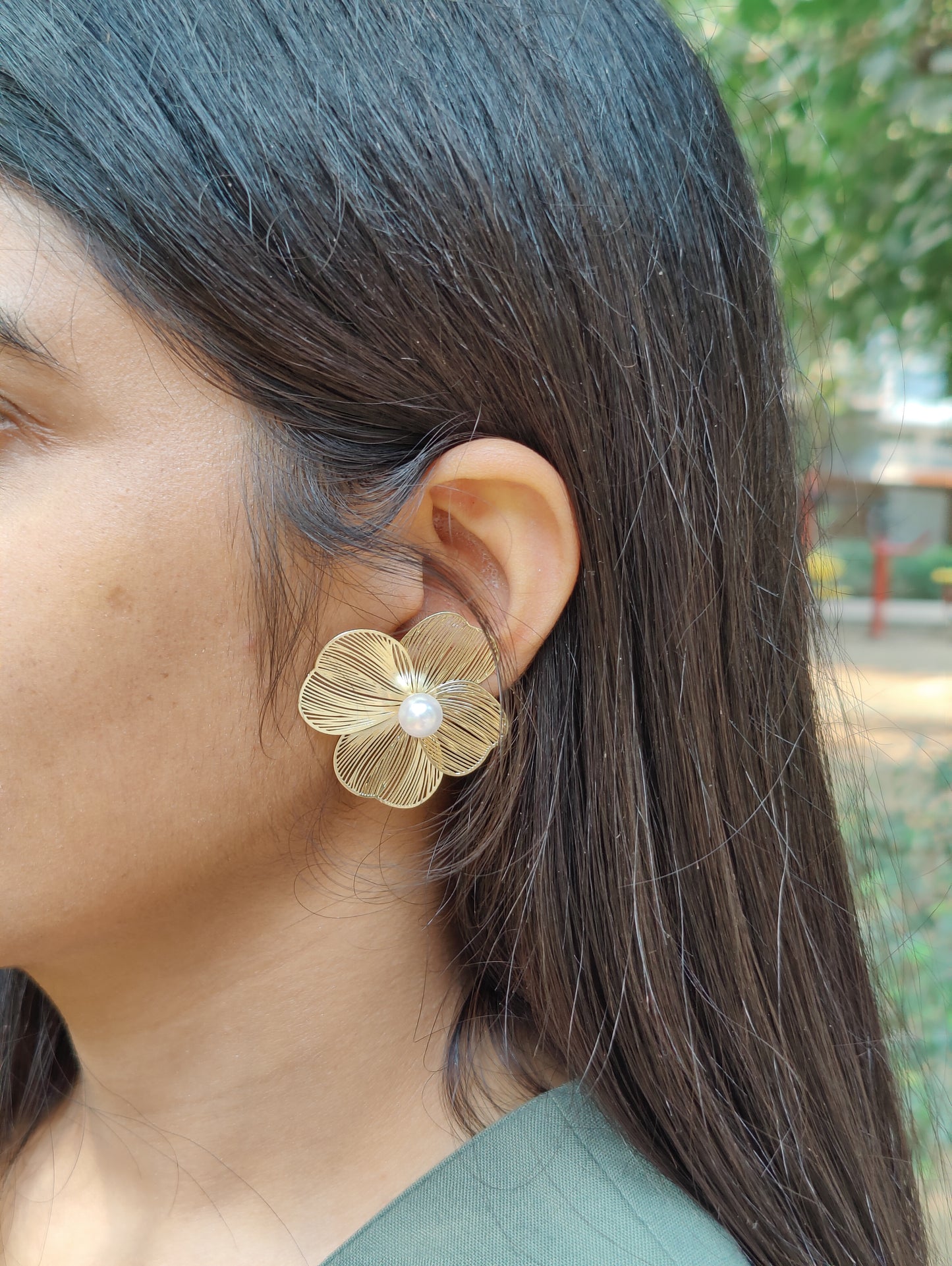 Rusty Floral Pearl Stud Earrings
