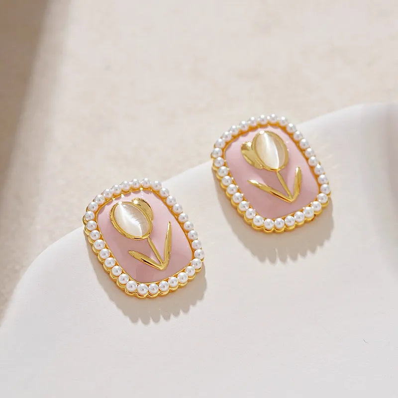 Rusty Women’s Elegant Pearl Tulip Stud Earrings