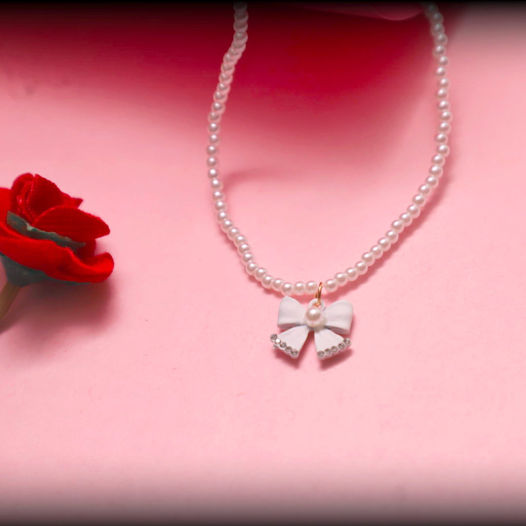 Rusty Pearl Bow Pendant Necklace – Elegant White Beaded Chain