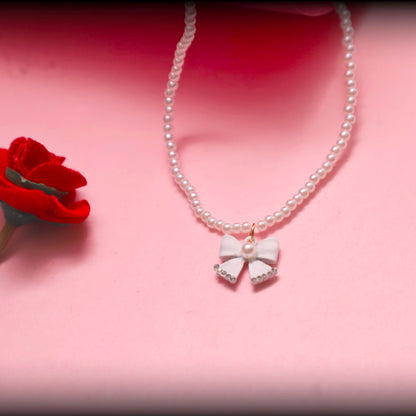 Rusty Pearl Bow Pendant Necklace – Elegant White Beaded Chain