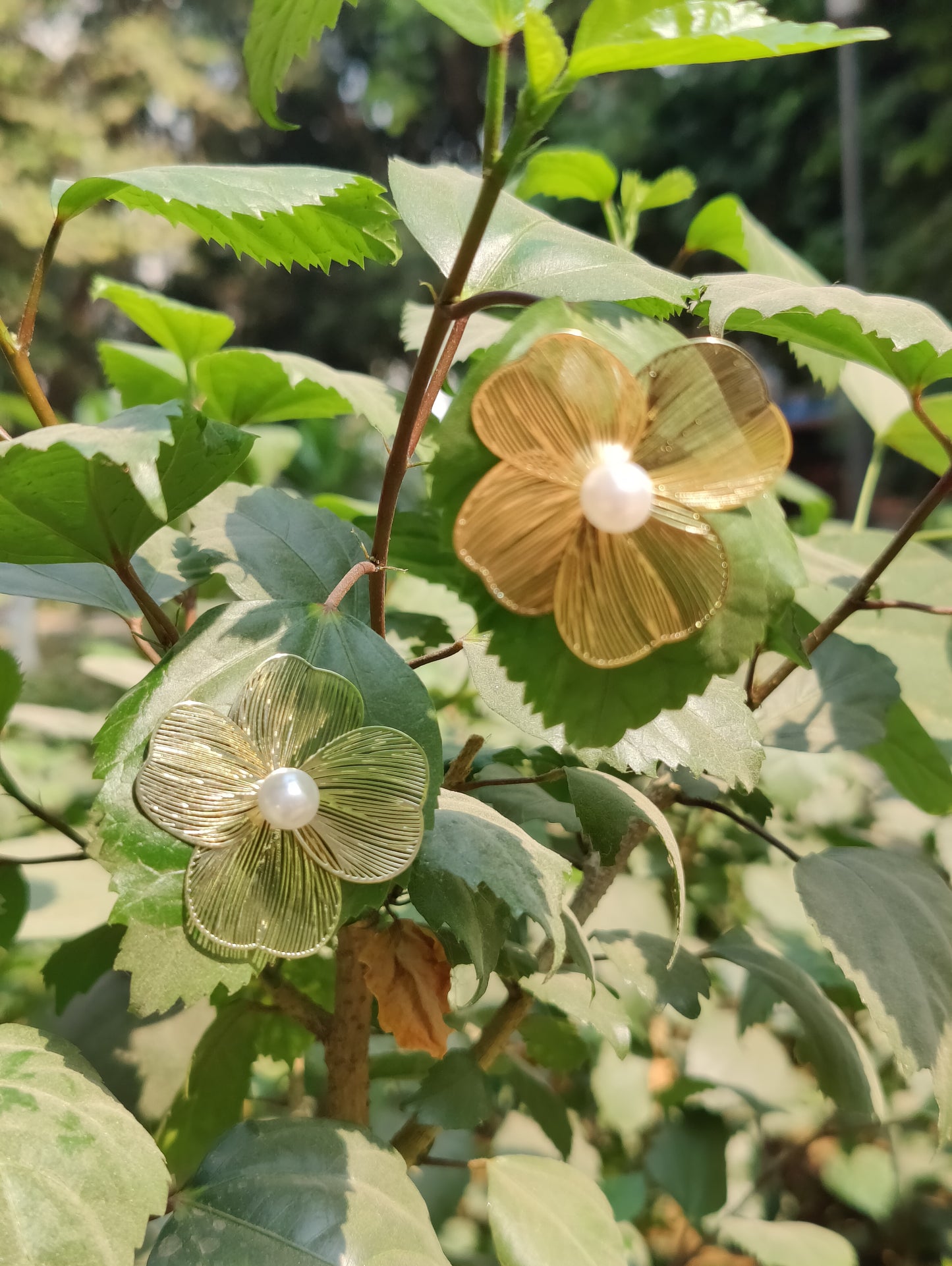 Rusty Floral Pearl Stud Earrings