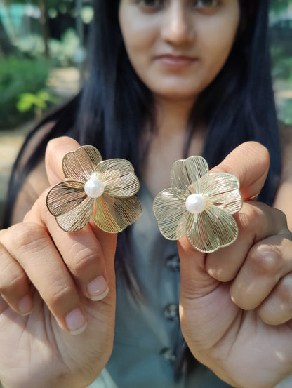 Rusty Floral Pearl Stud Earrings