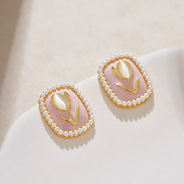 Rusty Women’s Elegant Pearl Tulip Stud Earrings