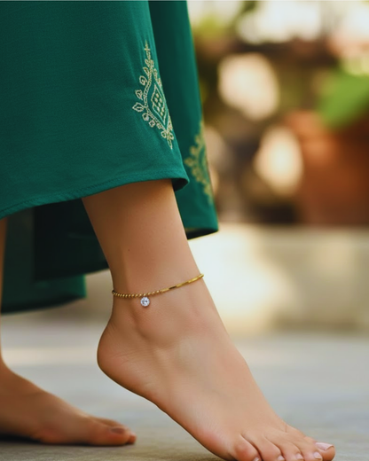 Rusty Elegant Gold Anklet with Crystal Charm