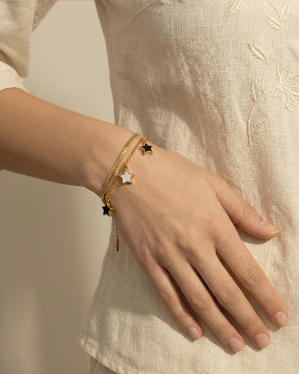 Rusty Star Charm Gold Bracelet