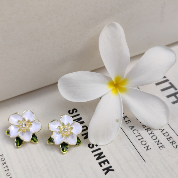 Rusty White Floral Pearl Earrings