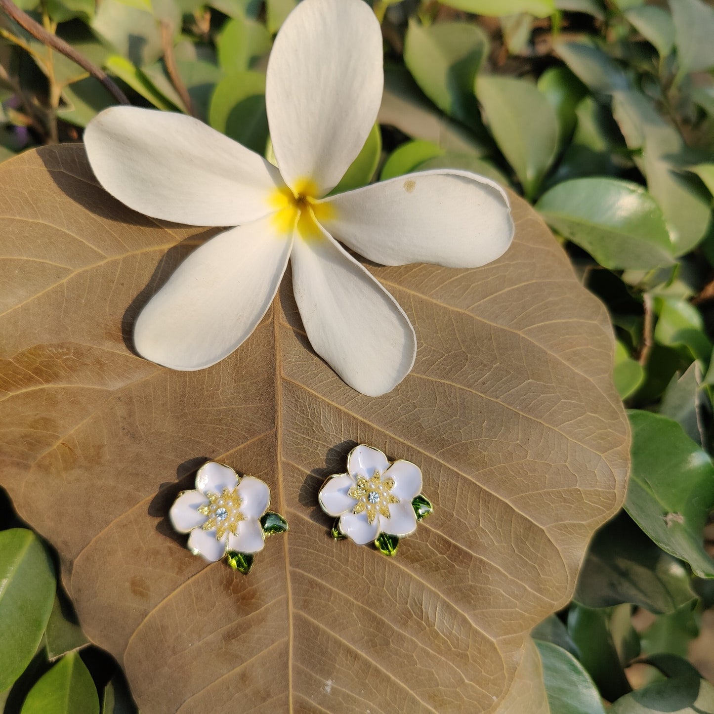 Rusty White Floral Pearl & Crystal Stud Earrings for Women