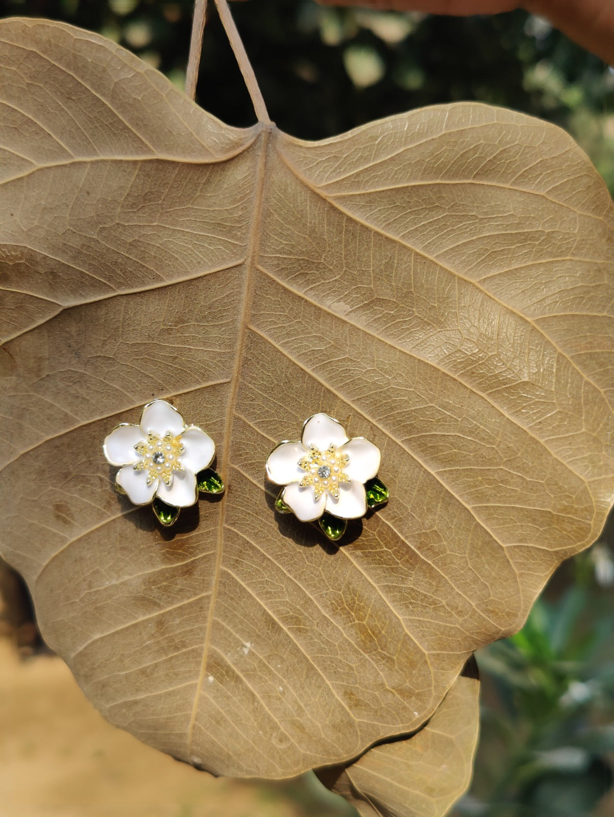 Rusty White Floral Pearl & Crystal Stud Earrings for Women