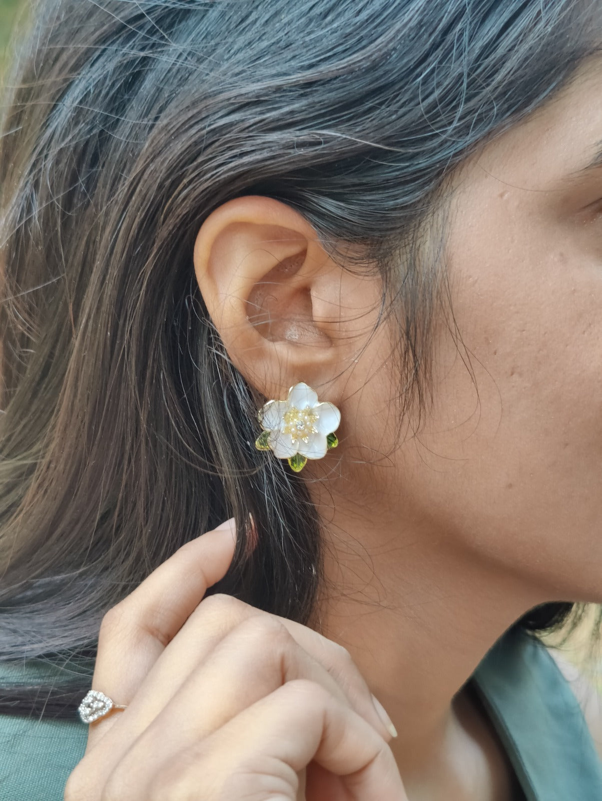 Rusty White Floral Pearl & Crystal Stud Earrings for Women