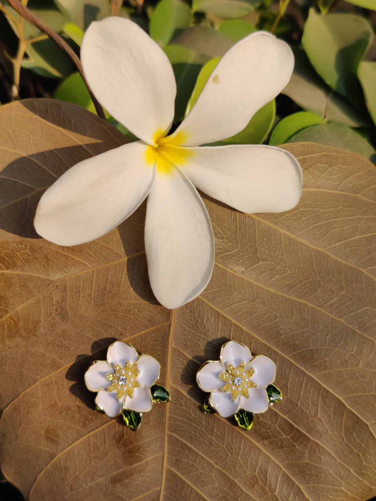 Rusty White Floral Pearl & Crystal Stud Earrings for Women