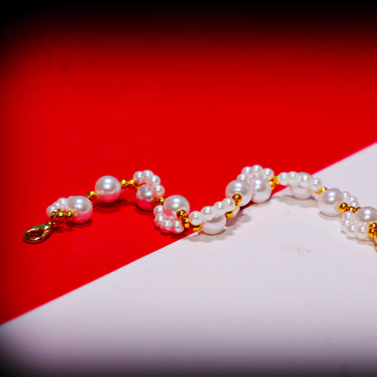 Rusty Elegant Pearl Cluster Bracelet – Classic White & Gold