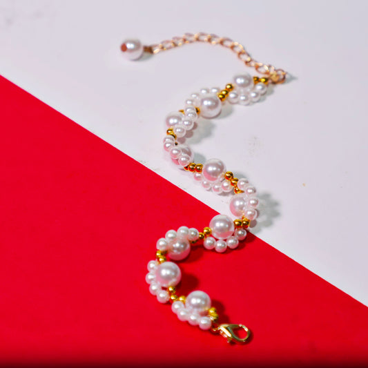 Rusty Elegant Pearl Cluster Bracelet – Classic White & Gold